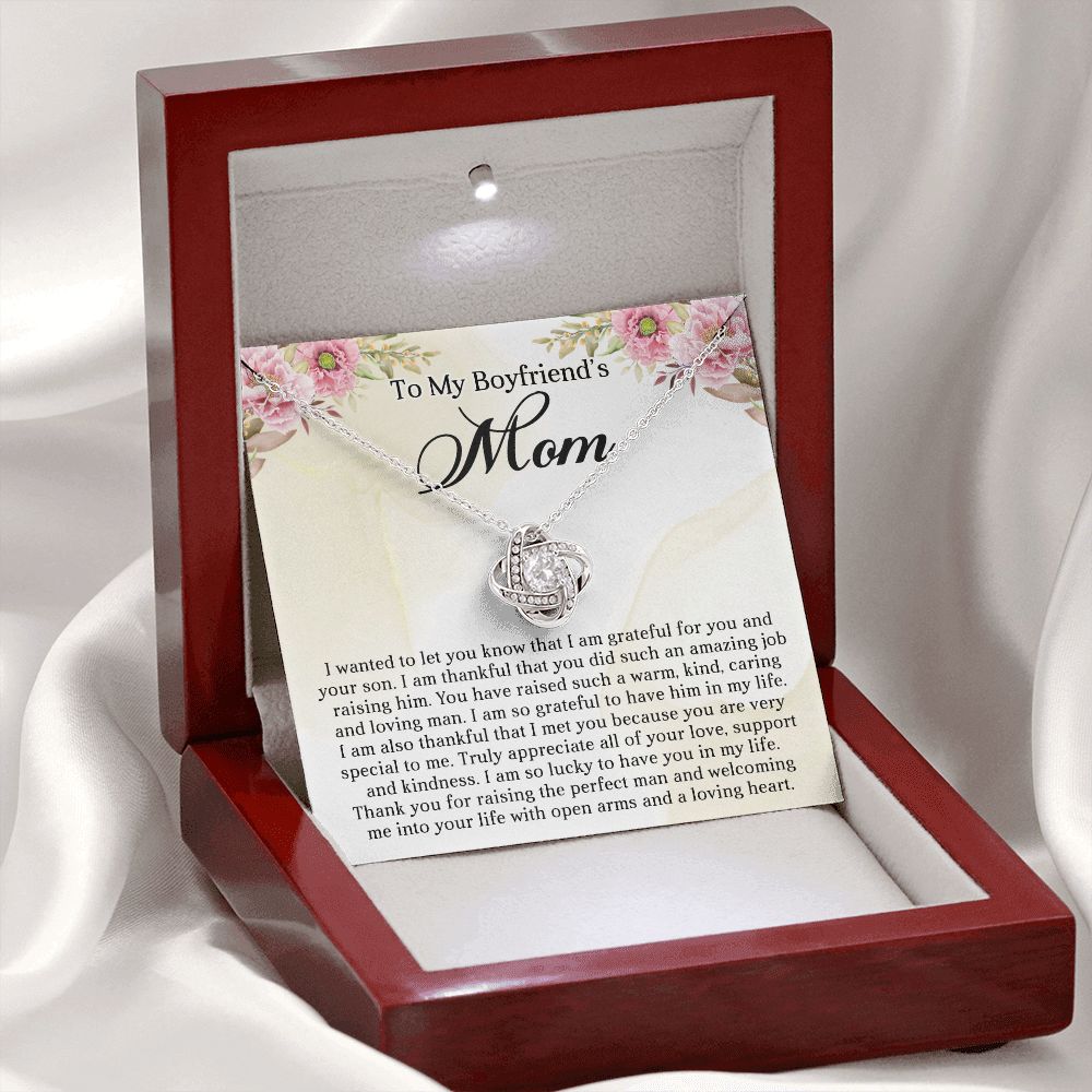 boyfriend mom2 Love Knot/Etsy
